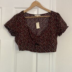NWT Aeropostale floral cut out crop top with puff sleeves.